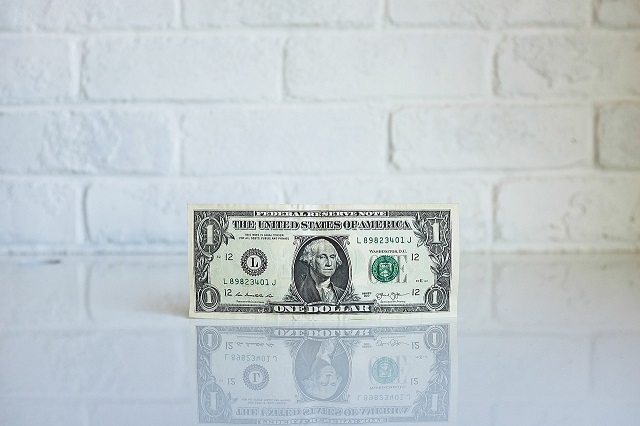 jeden dolar